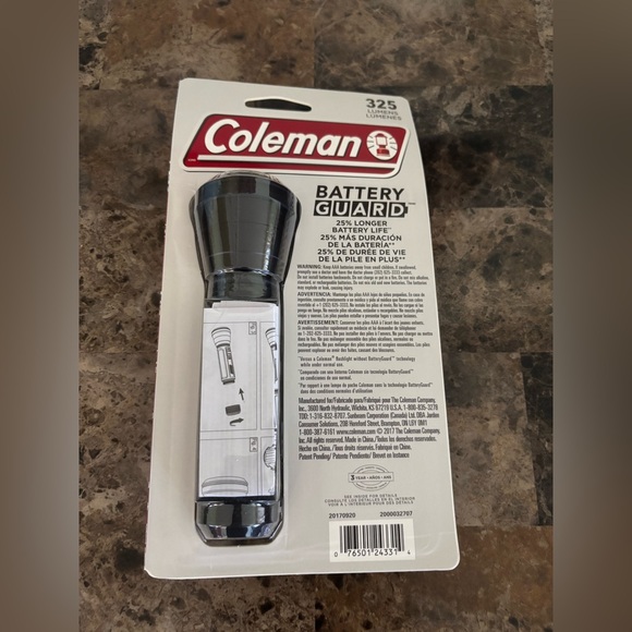Coleman Flashlight 325 Lumens with Battery Guard Includes Batteries Camping New - Picture 3 of 3